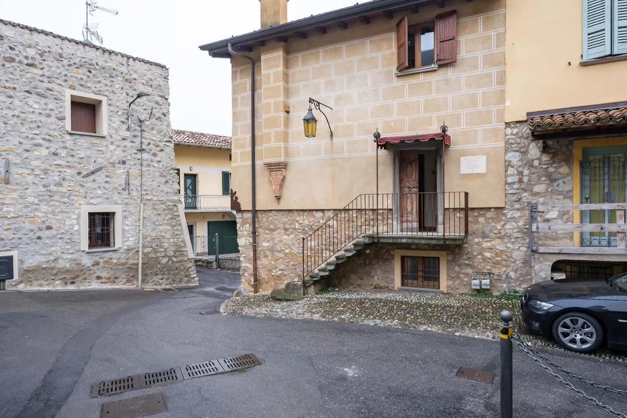 Le Chateau Franciacorta - By Host4U Apartment Colombaro   Colombaro (Brescia)