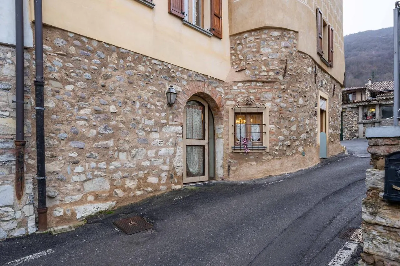 Le Chateau Franciacorta - By Host4U Apartment Colombaro  Colombaro (Brescia)